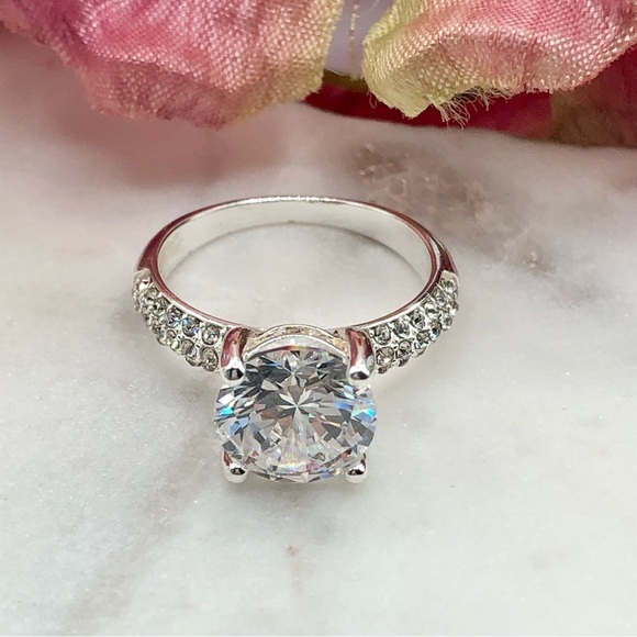 Fashion Jewelry Jewelry - Round Cut CZ Solitaire Engagement Ring With Pave Crystals Size 6